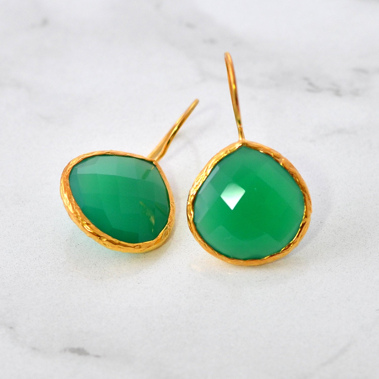 Emerald Green Earring - May Birthstone Earring - Green Onyx - Gold Hammered Framed Earring - Elegant Earring - Everyday Gemstone Earring